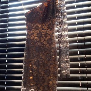 OFF SHOULDER ONE SLEEVE